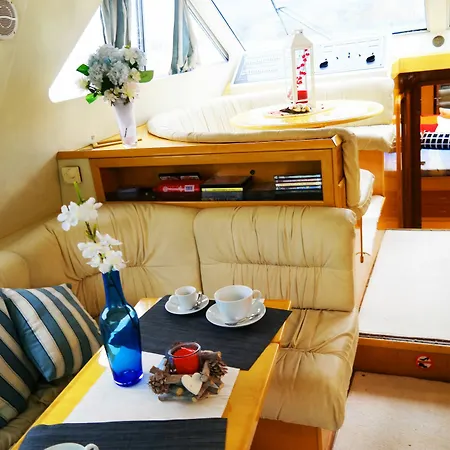 Yacht بوتيل 3*