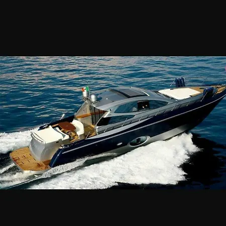 Yacht بوتيل