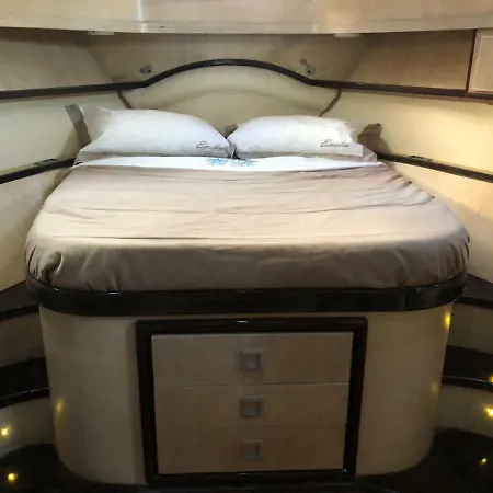Yacht بوتيل 3*