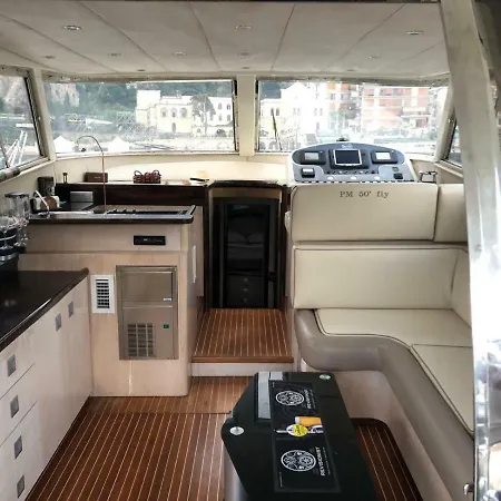 بوتيل Yacht