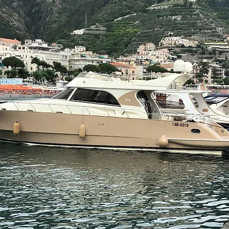 Yacht بوتيل كابري