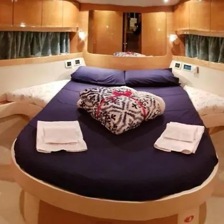 Yacht 3* كابري