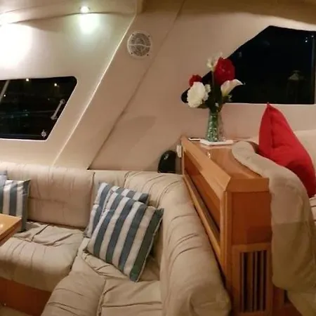 Yacht بوتيل 3*