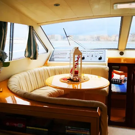 بوتيل Yacht كابري